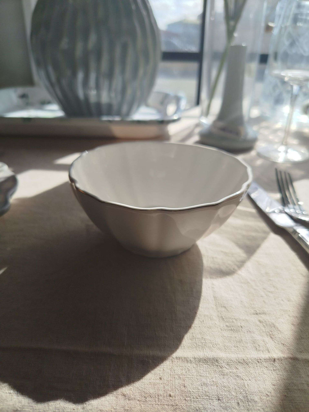 Scalloped Dessert Bowl with Gold Rim image 2