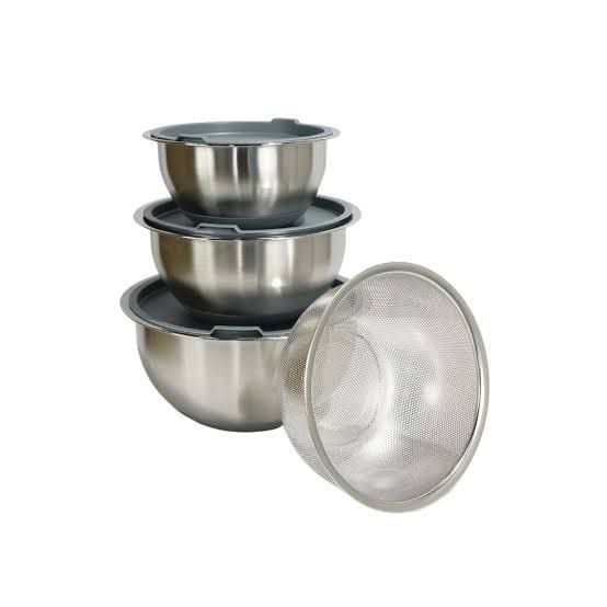 4 Piece Mixing Bowl and Sieve Set